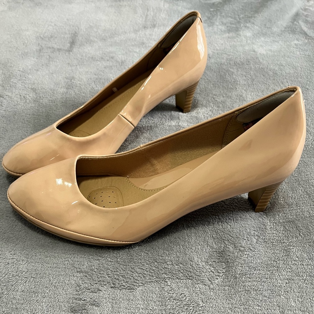 2000s Nude Kitten Heels NWOT